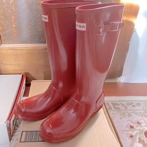 NIB MATTE RED TALL HUNTER RAIN BOOTS!!